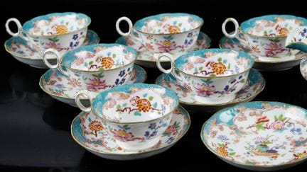 SERVICE SET AT THE
Includes:
12 cups (two sizes)
1