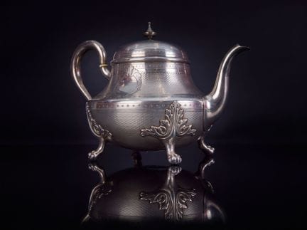 TEAPOT
Silver
Minerva hallmark
Weight: 633.30 g
(s