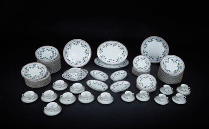HAVILAND
Serving Set
Includes: 
- 1 platter, diame