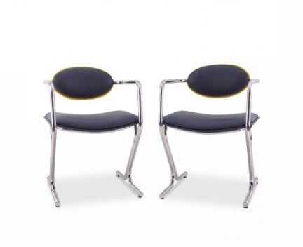 MODERN WORK
Pair of armchairs
With tubular frame
C