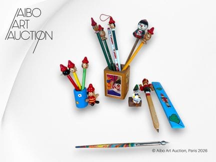 Set of 16 pencils and pencil holders
- Cylindrical