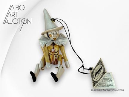 皮诺曹木偶，“I Pupi – Laboratorio Pesaro”出品。悬挂式可动人偶，造型为小