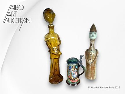 Conjunto de 3 objetos:
- Botella figurativa de cri