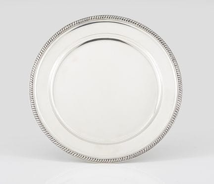 Un plato de plata portugués
Plata, ley .916
Decora