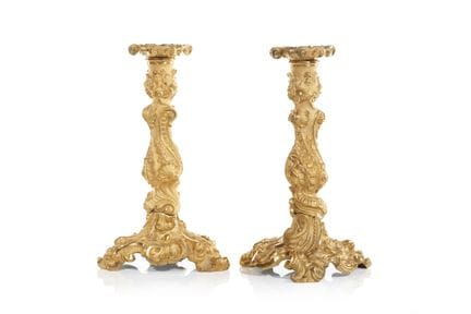 Une paire de bougeoirs de style Louis XV
Bronze ci