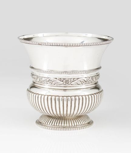 A Portuguese silver vase
Silver, fineness .833
Par
