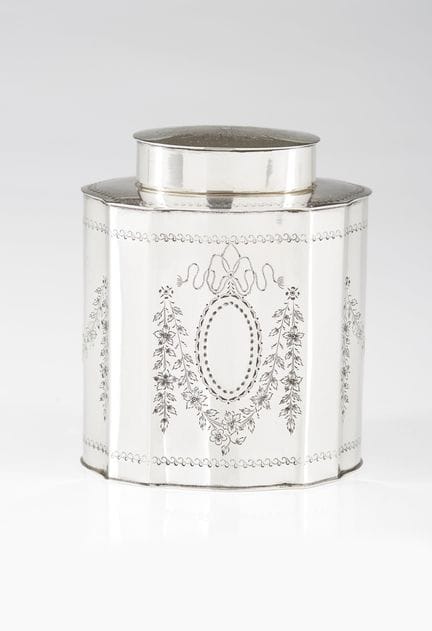 Una caja de té portuguesa de plata
Plata, ley .833