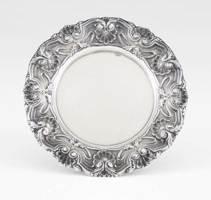 Una bandeja portuguesa de plata
Plata, ley .833
Fo