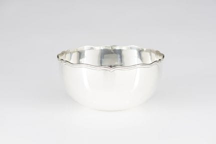 Una ensaladera portuguesa de plata
Plata, ley .916
