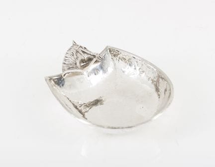 Cuenco portugués de plata
Plata, ley .835
Decoraci