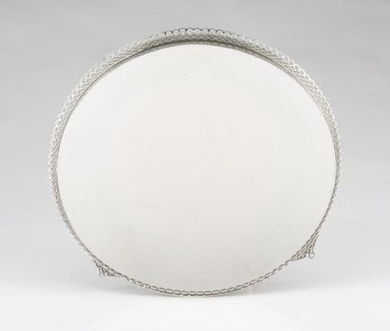 Bandeja circular portuguesa de plata
Plata, ley 0,