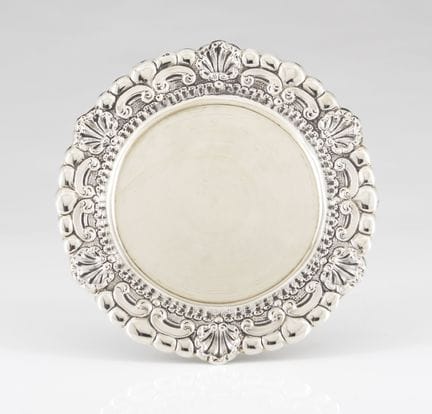 Una bandeja de plata portuguesa
Plata, ley .833
Fo