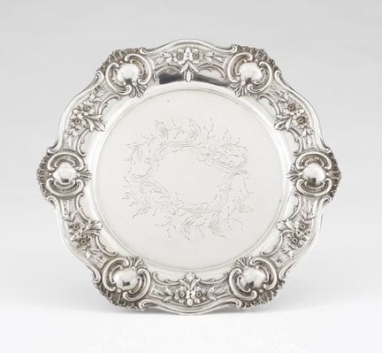 Una bandeja de plata portuguesa
Plata, ley 0,833
C