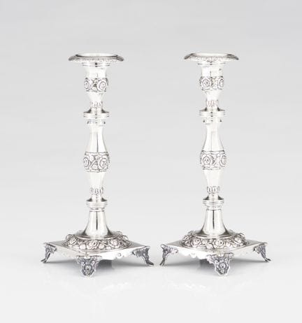 Un par de candelabros portugueses de plata
Plata
D