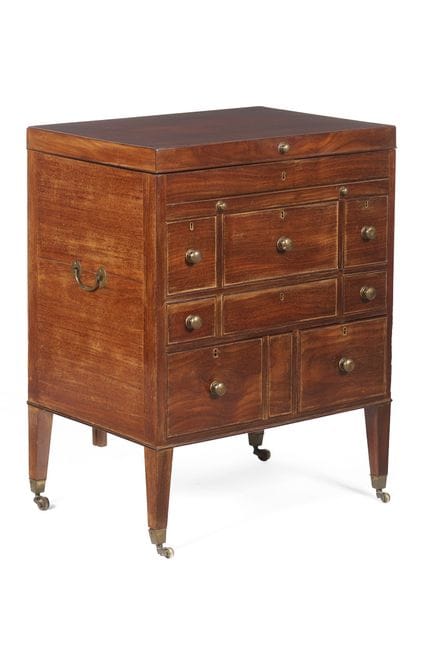 Une coiffeuse en acajou de l'époque de George IV
A