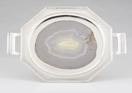 Una bandeja portuguesa de plata
Plata, ley 0,835
B