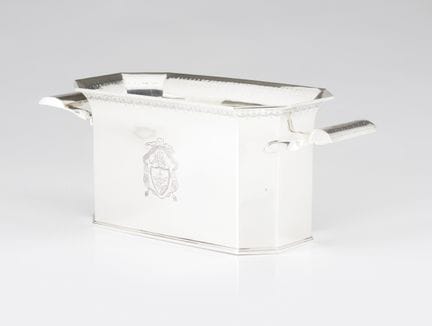 Un enfriador de vino portugués de plata
Plata, ley