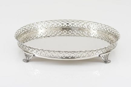 Bandeja portuguesa de plata con galería
Plata, ley