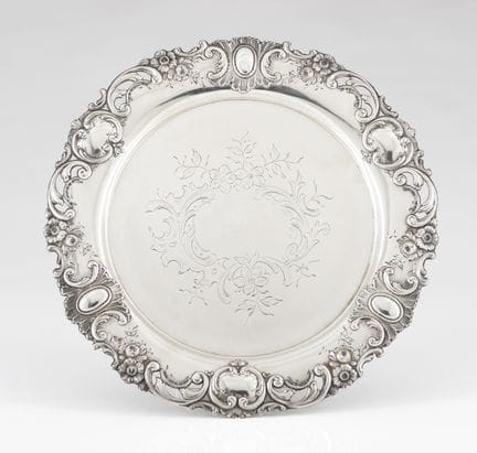Una bandeja de plata portuguesa
Plata, ley 0,833
C