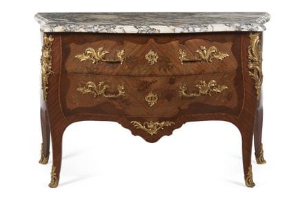 Une commode de style Louis XVI en marqueterie
Plac