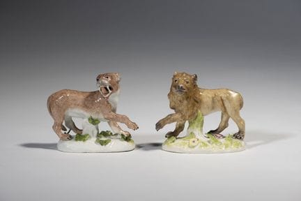 Paire de figurines représentant un lion et une lio