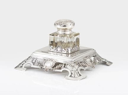 A Portuguese silver desk inkwell
Structure and lid