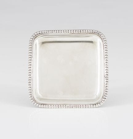 Una bandeja de plata portuguesa
Plata, ley .833
De