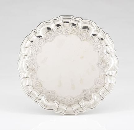 Una bandeja de plata portuguesa
Plata, ley 0,833
D