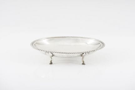 Un soporte para anillos de plata portugués
Plata, 