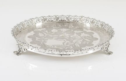 Una bandeja de plata portuguesa
Plata, ley 0,833
D