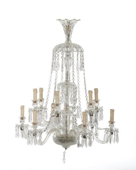 Lustre à douze lumières
Perles et pendentifs en cr