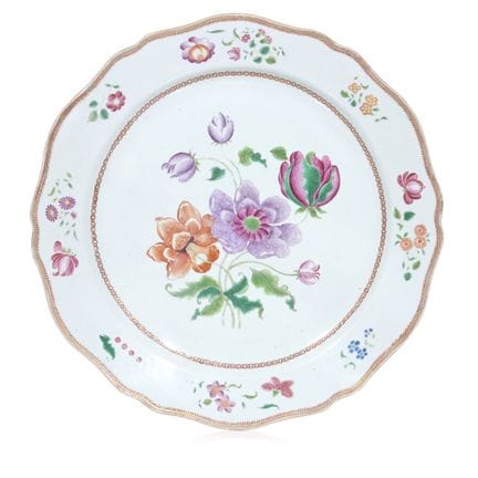 Piatto smerlato della Famille Rose
Porcellana cine