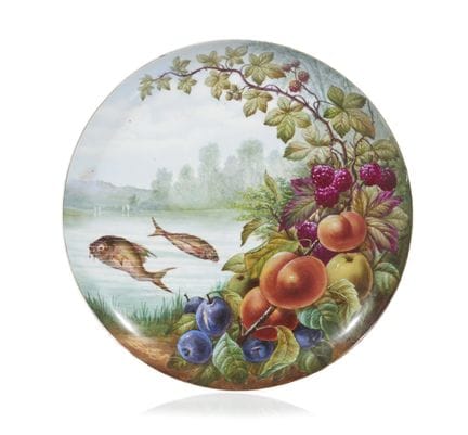 Eine große Wandschale aus französischem Porzellan
