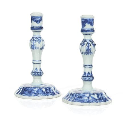 Un par de candelabros de porcelana china de export