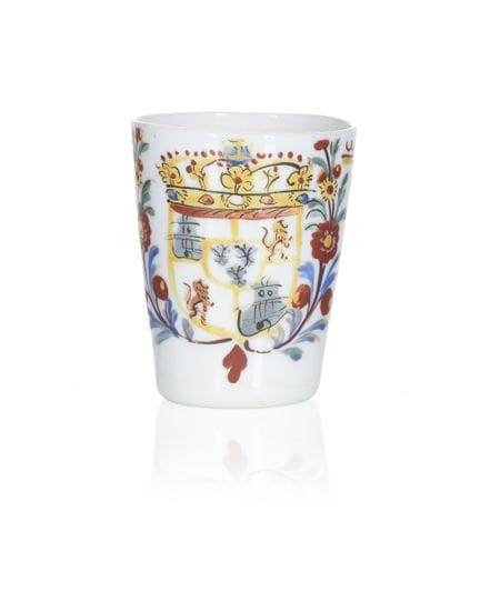 Ein Gedenkbecher aus La Granja
Weißes Opalglas mit