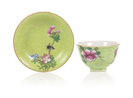 Eine Tasse und Untertasse aus chinesischem Porzell