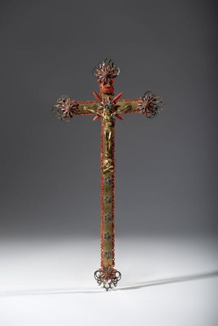 Crucifix en cuivre doré, argent et corail
Atelier 