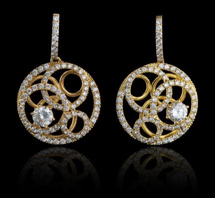 Un par de pendientes de diamantes
Oro, ley .750
En