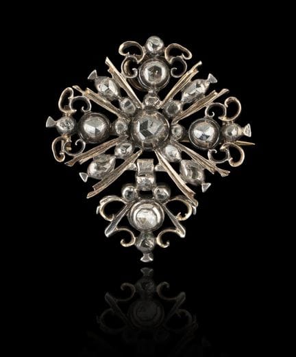 Broche/colgante de diamantes, oro y plata
Oro y pl