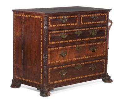 Une commode en palissandre de D. José
En palissand