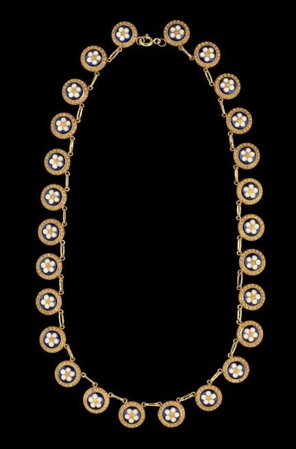 Collar de oro esmaltado
Oro, ley 0,800
Con aplique