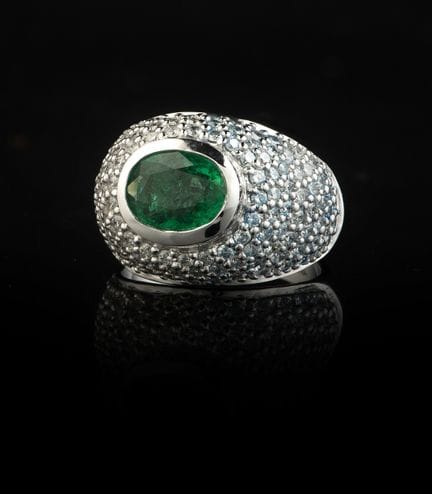 Anillo de esmeralda y diamantes
Oro, ley 800
Engas