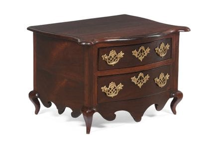 Une commode miniature de style D. José
En bois de 