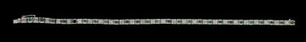 Una pulsera «rivière» de esmeraldas y diamantes
Or
