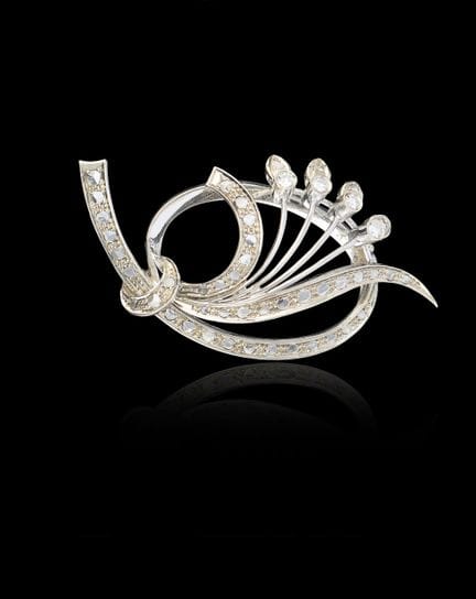 Un broche de diamantes
Oro, ley 0,800
Engastado co