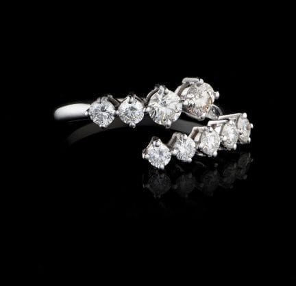 Un anillo de diamantes
Oro, ley 0,585
Engastado co