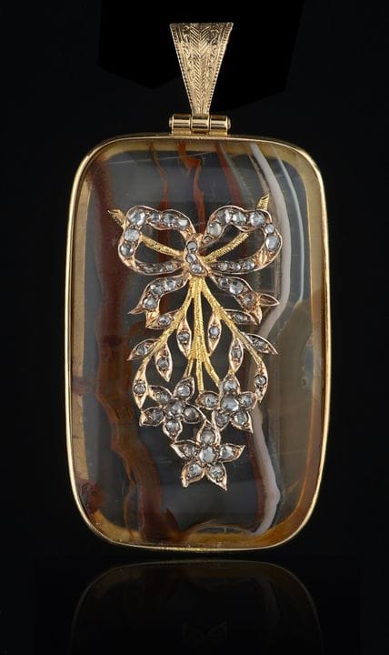 Colgante de diamantes y oro
Placa de ágata
Marco d