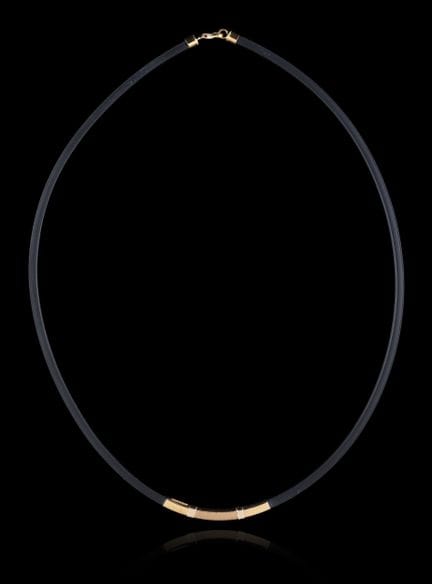Collar de oro y caucho
Caucho
Con cierre y pieza c