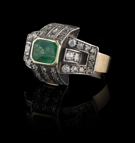 Anillo Art Déco con esmeralda y diamantes
Oro y pl