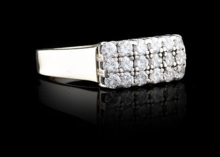Un anillo de diamantes
Oro de ley 585
Engastado co